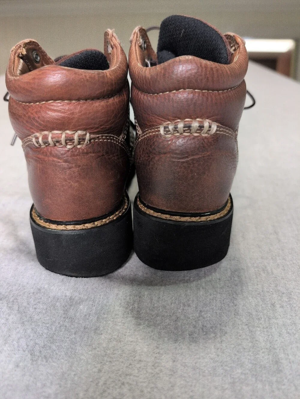 Ariat brown leather lace up ankle boots size 6 B